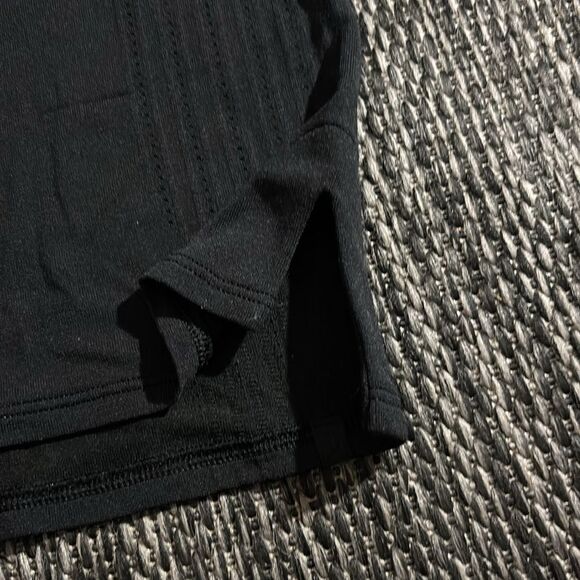 Lululemon cropped tank - Picture 5 of 6
